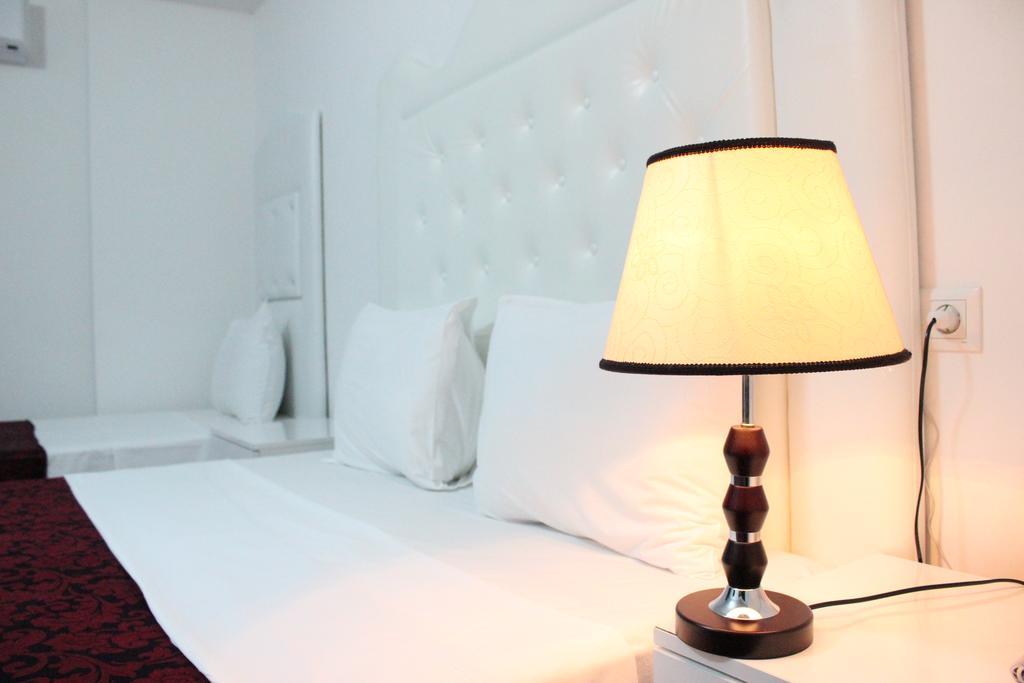 Hotel Grand Palace Tiflis Habitación foto